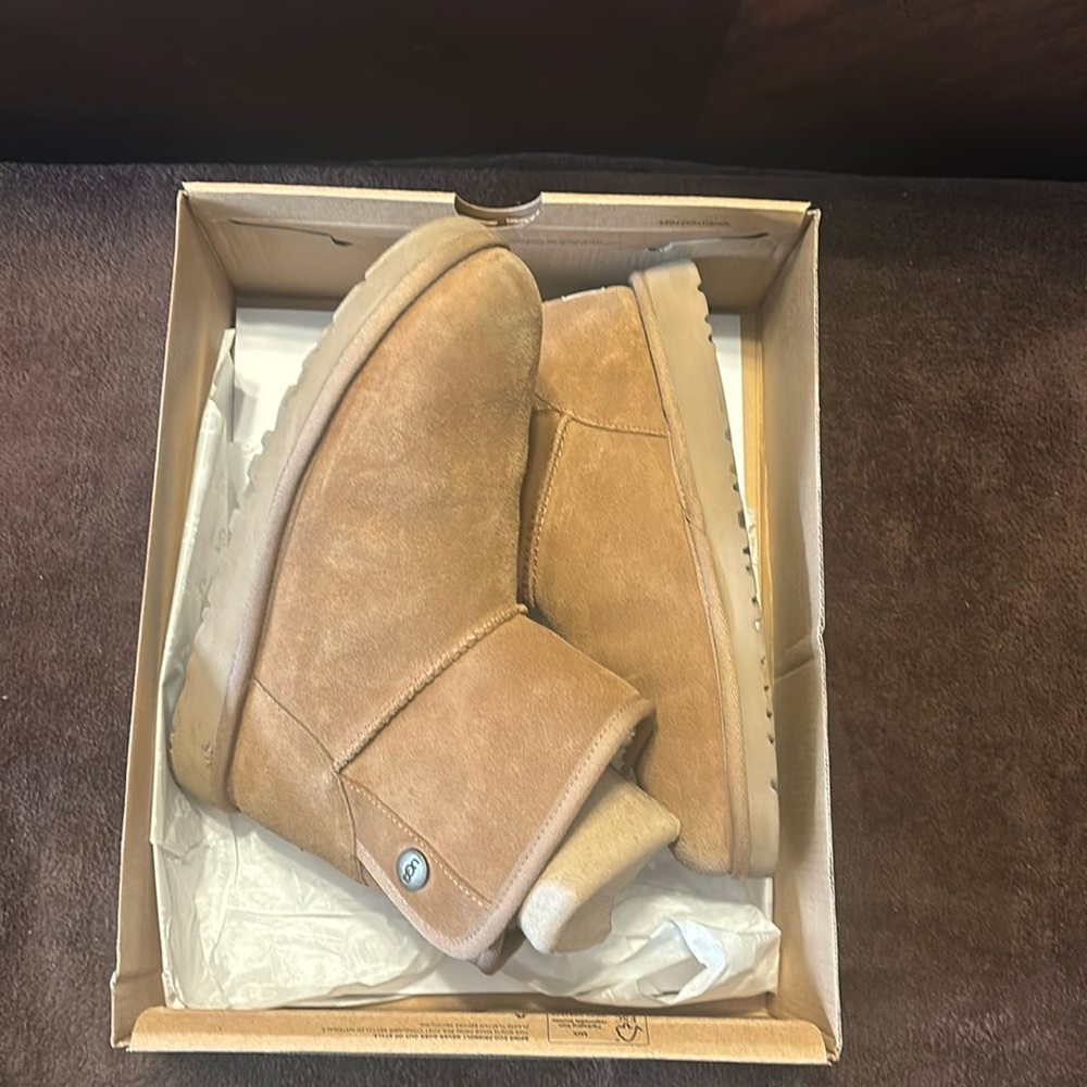Women Ugg boots, Size 5 , Chestnut